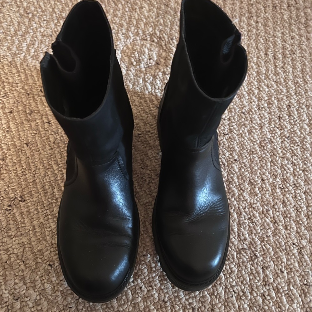 Womens size 9.5 ugg boots